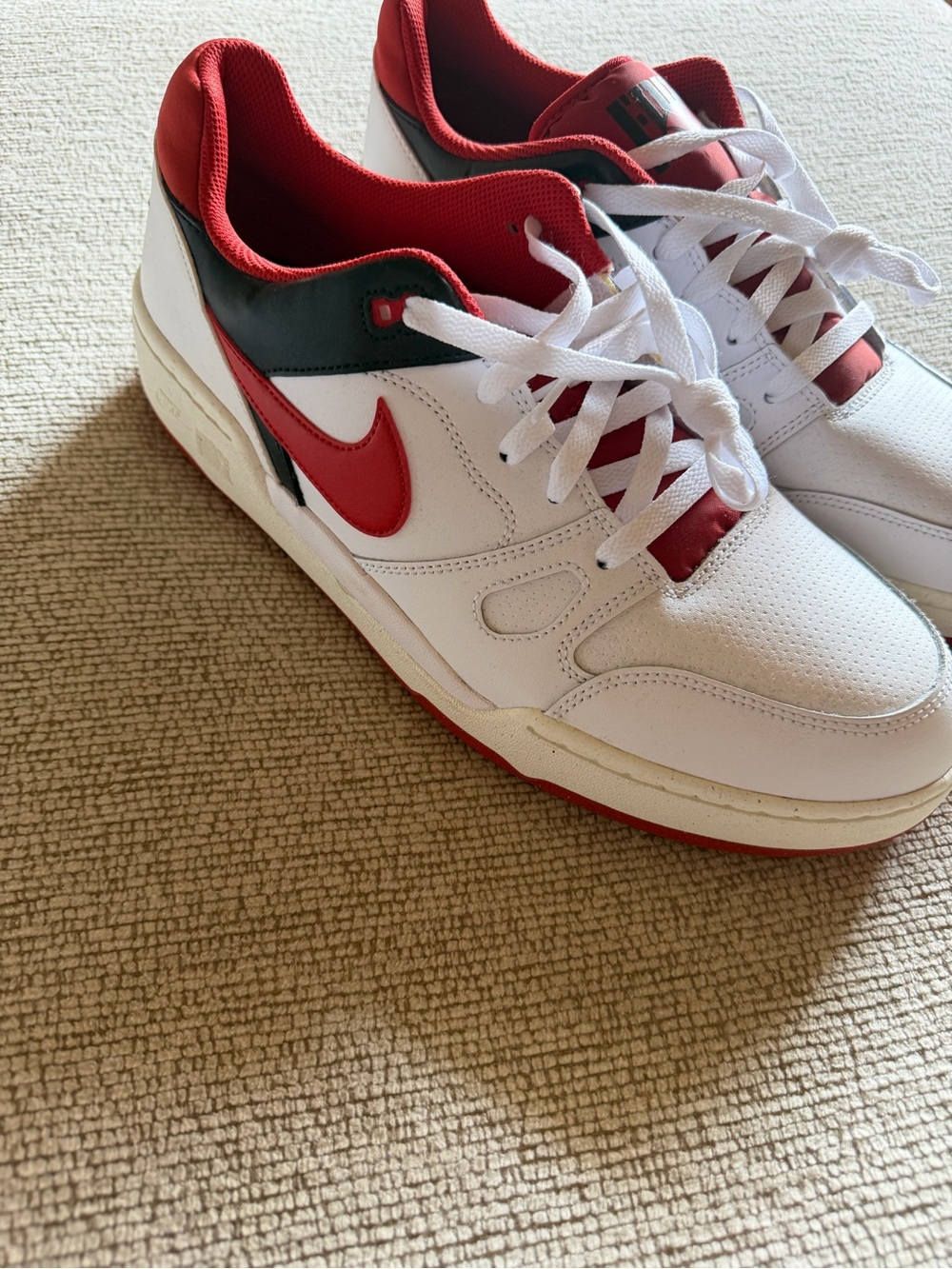 Nike Men’s White and Red Low-Top Sneakers NWOB